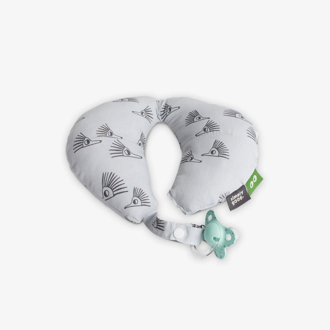 כרית לצוואר בשילוב תפסן למוצץ קיפודים