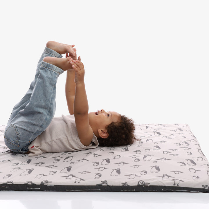 משטח פעילות מתגלגל פינגווין אפור +קווים לבנים