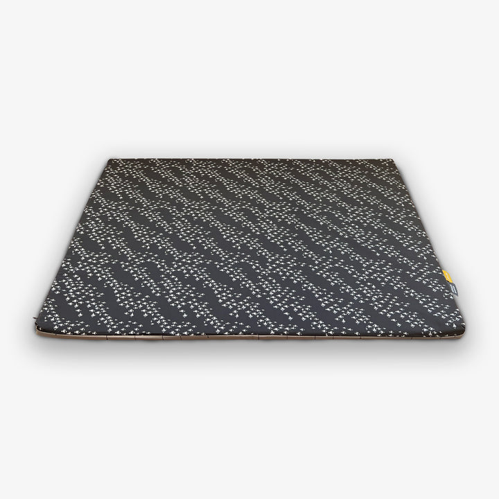 משטח פעילות מתגלגל דגים לבנים+ פסים אפורים