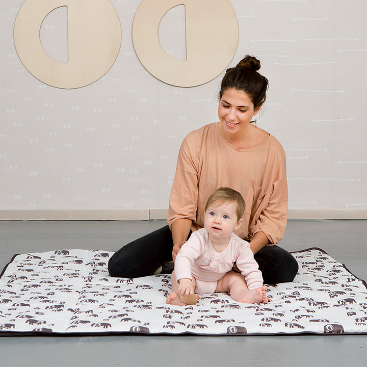 שמיכת פיקניק פילים אפור על לבן