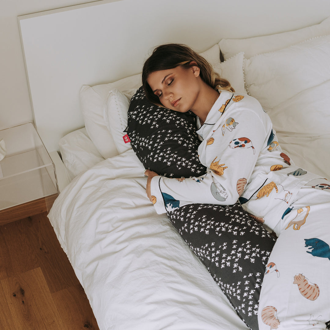 כרית הריון מפנקת דגים לבן דגים לבן אפור