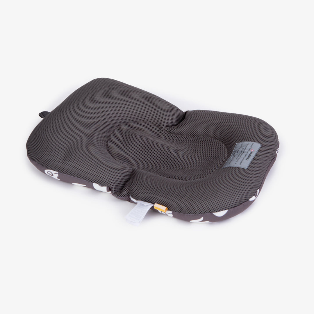 פוף צוף פילים לבן על אפור