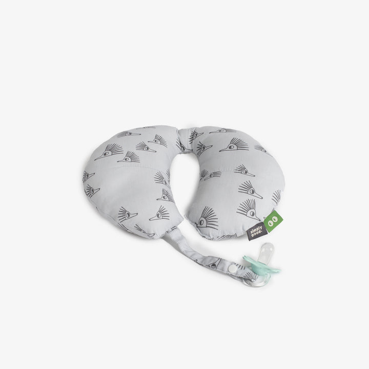 כרית לצוואר בשילוב תפסן למוצץ קיפודים