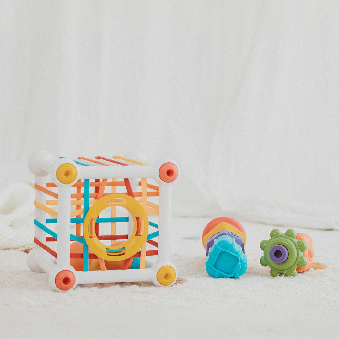 קוביית פעילות 4 ב- 1