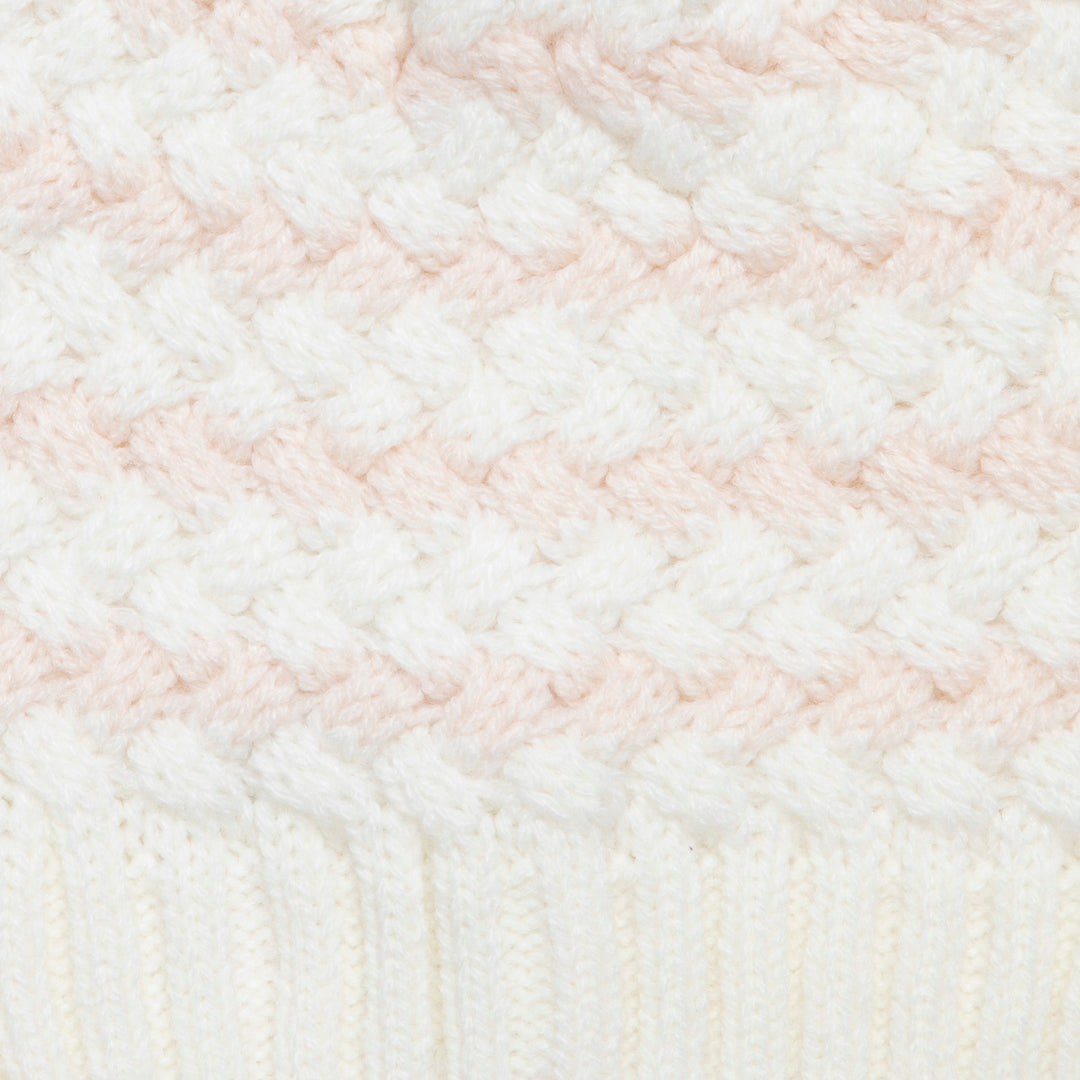 כובע סרוג עם פונפון צבע שמנת