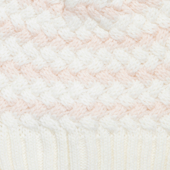 כובע סרוג עם פונפון צבע שמנת