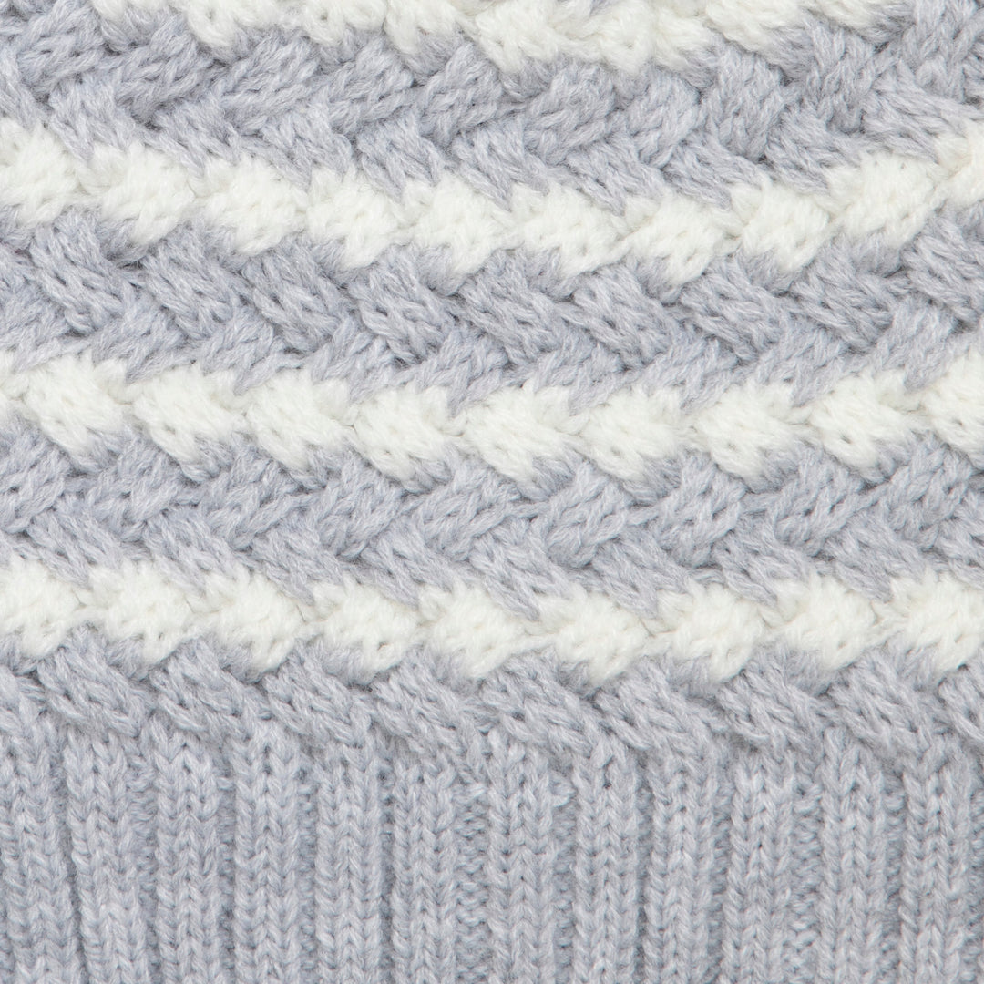 כובע סרוג עם פונפון צבע אפור