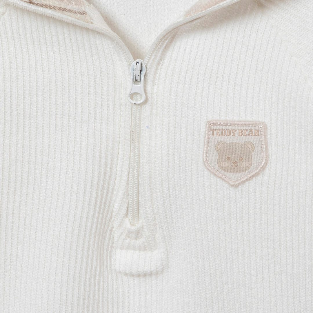 סוודר בצבע אוף וויט