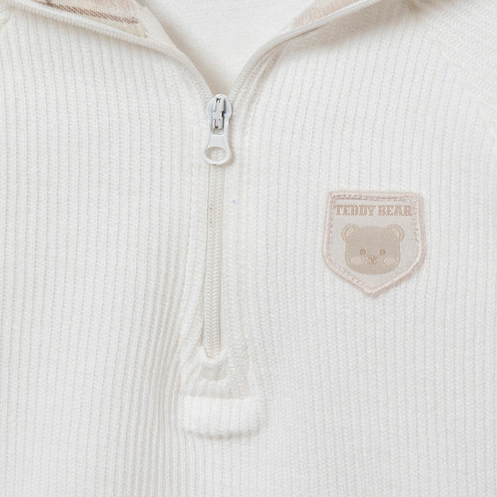 סוודר בצבע אוף וויט