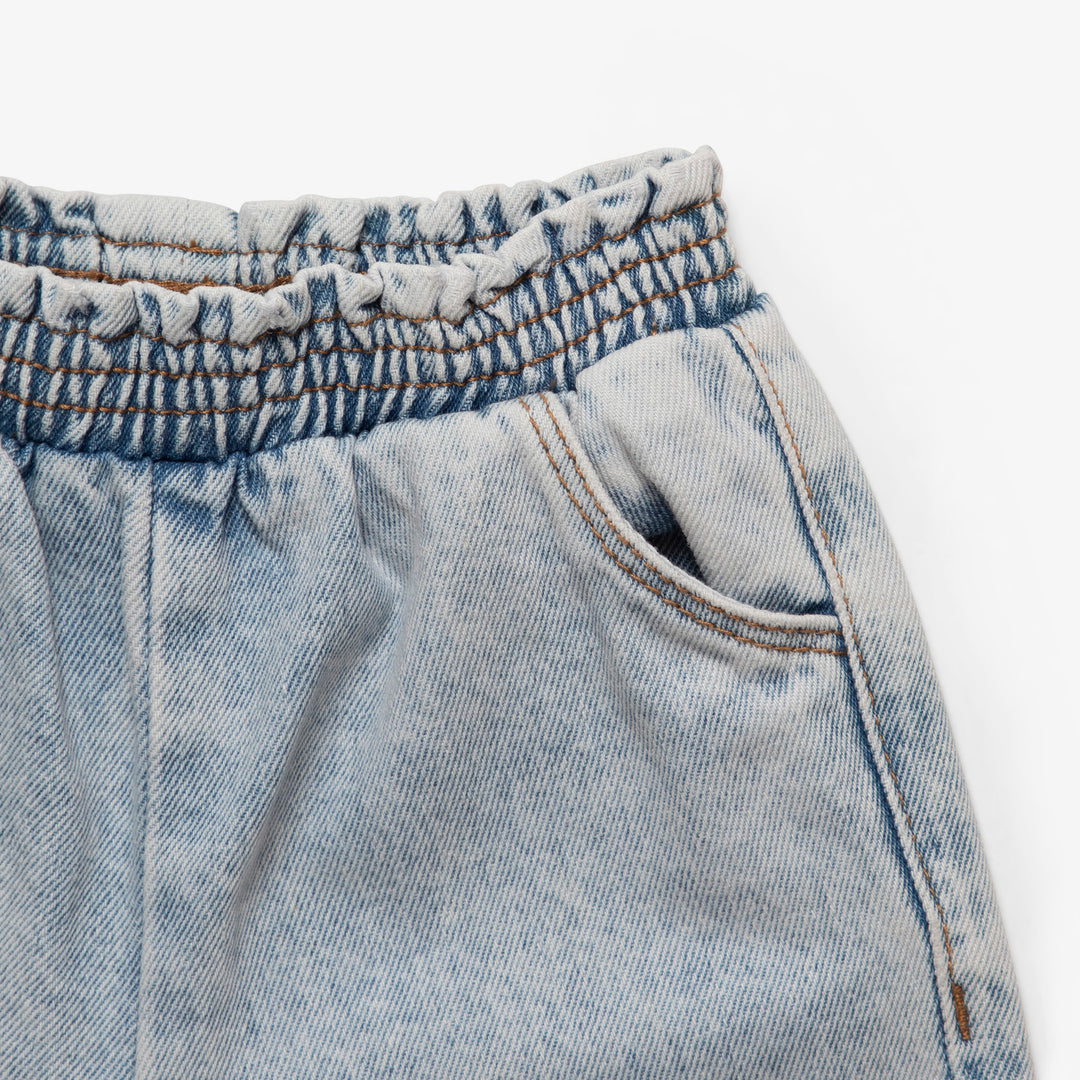 מכנסי ג'ינס מתרחבים