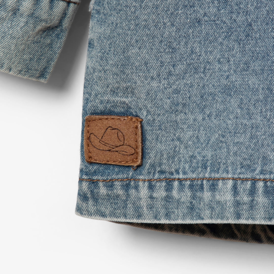 חולצת ג'ינס מכופתרת