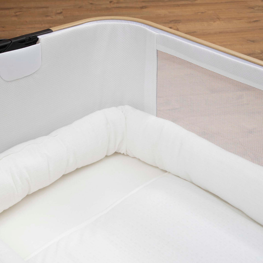 סט מצעים לעריסה עם נחשוש  שמנת