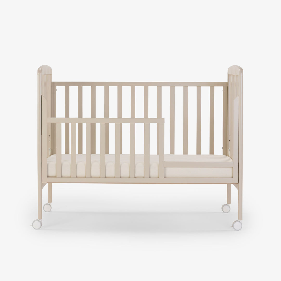 מיטת תינוק דגם סתיו+ חלב שקדים