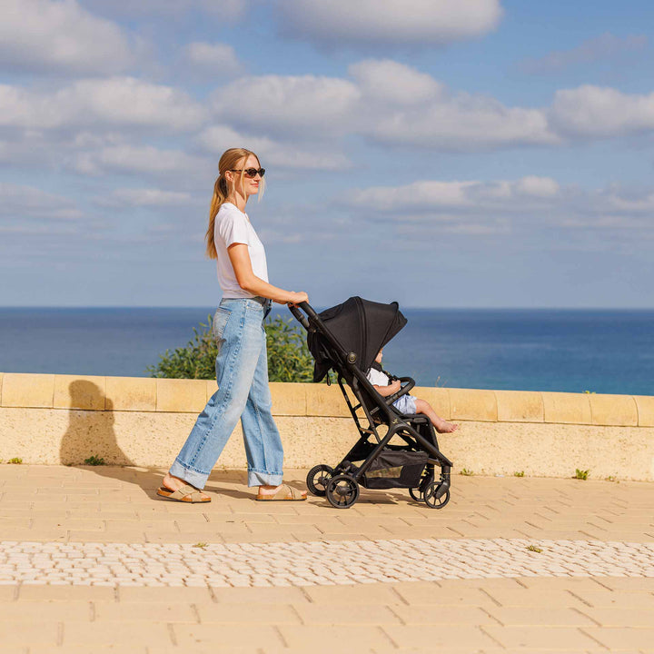 טיולון סינקו שחור ידית שחורה