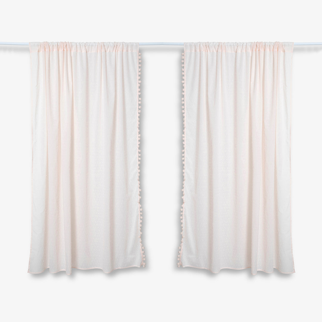 זוג וילונות לחדר ילדים עם פומפונים ורוד