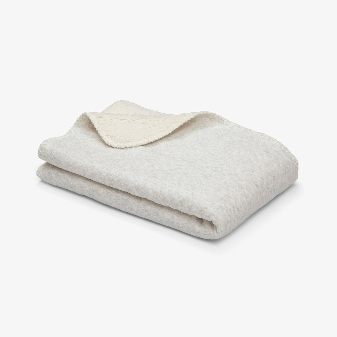 שמיכת קווילט ופרווה לעגלה אפור