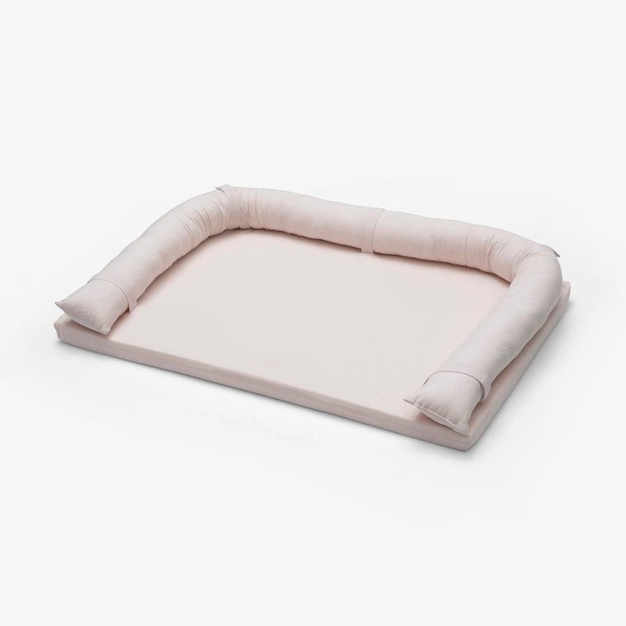 מזרן החתלה עם רקמת פפיון