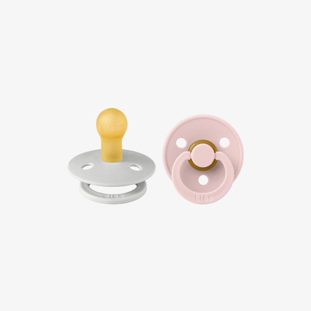 זוג מוצצים לטקס אפור/ורוד קולור 0-6 -ביבס Bibs