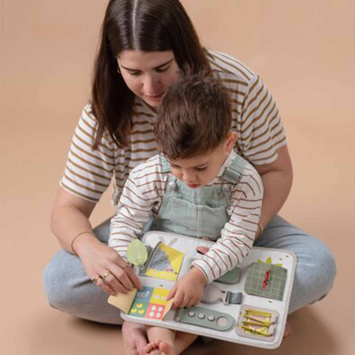 לוח פעילות עם אבזמים