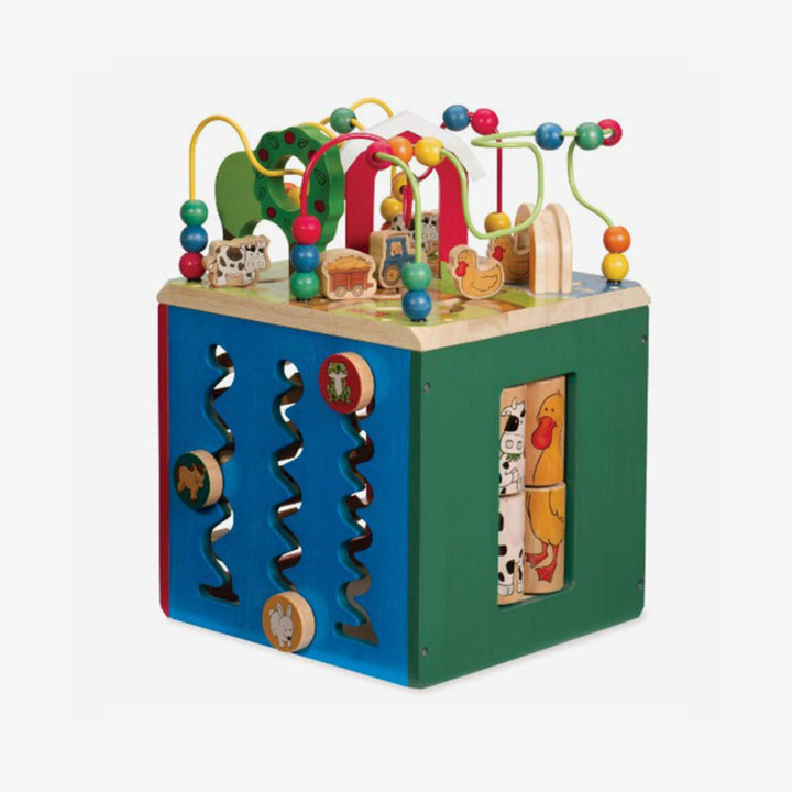 מרכז פעילות מעץ ענק