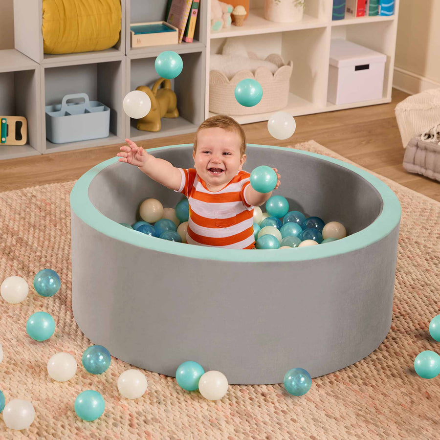 בריכת כדורים