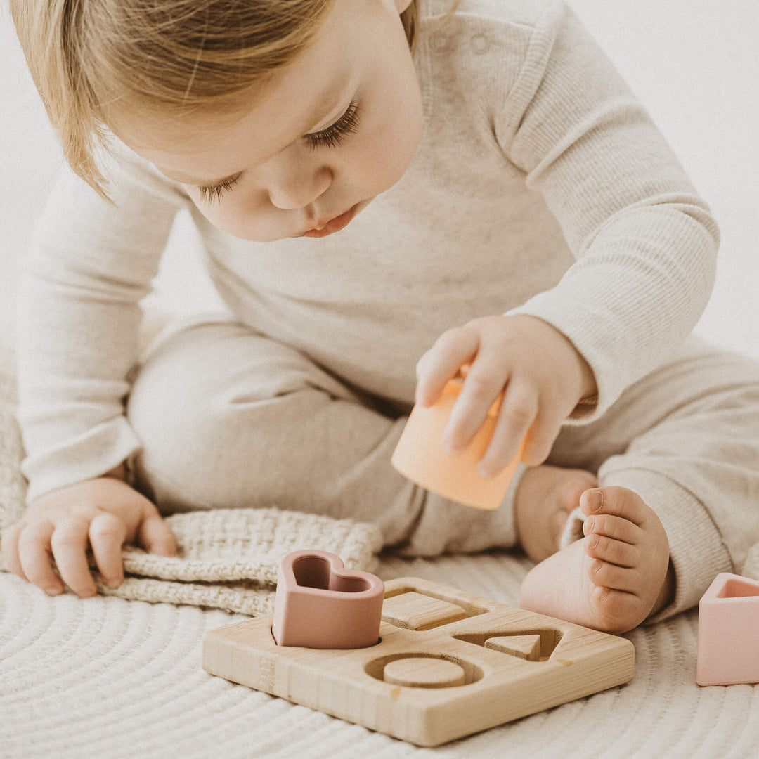לוח עץ התאם צורות לב