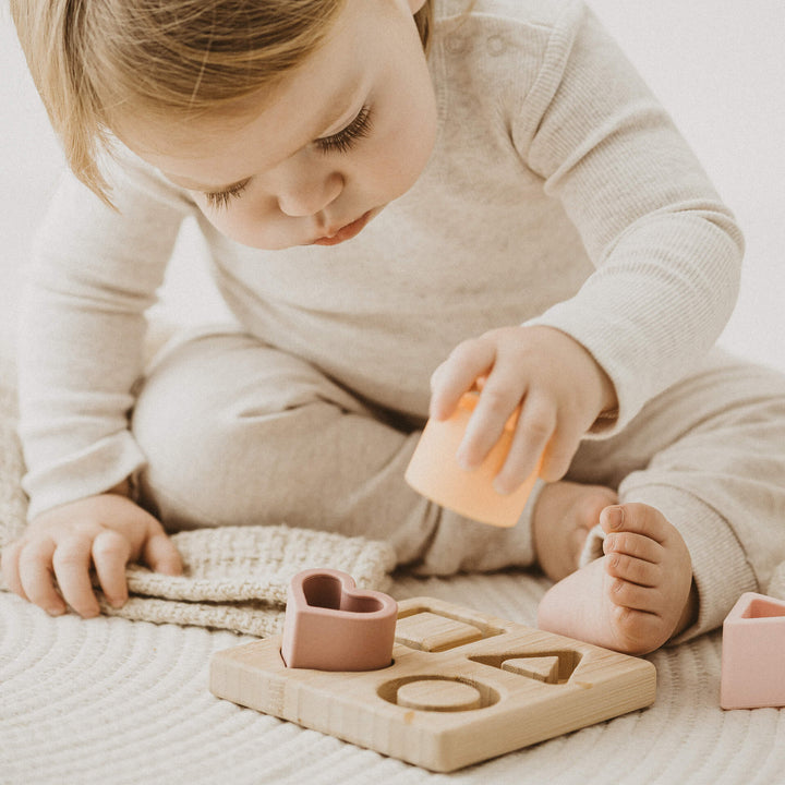 לוח עץ התאם צורות לב