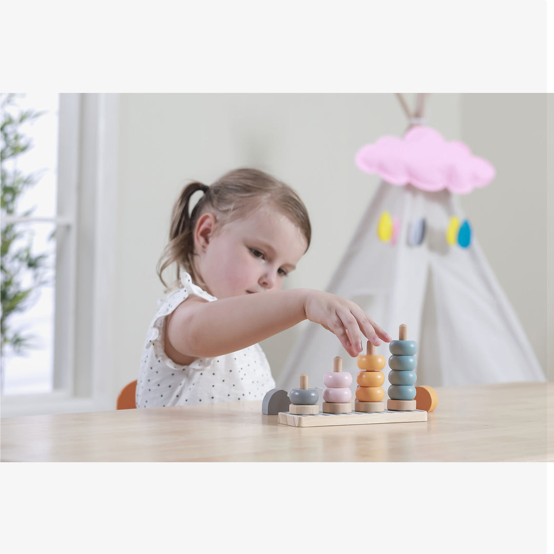 השחלת טבעות מעץ ספירה וצבעים