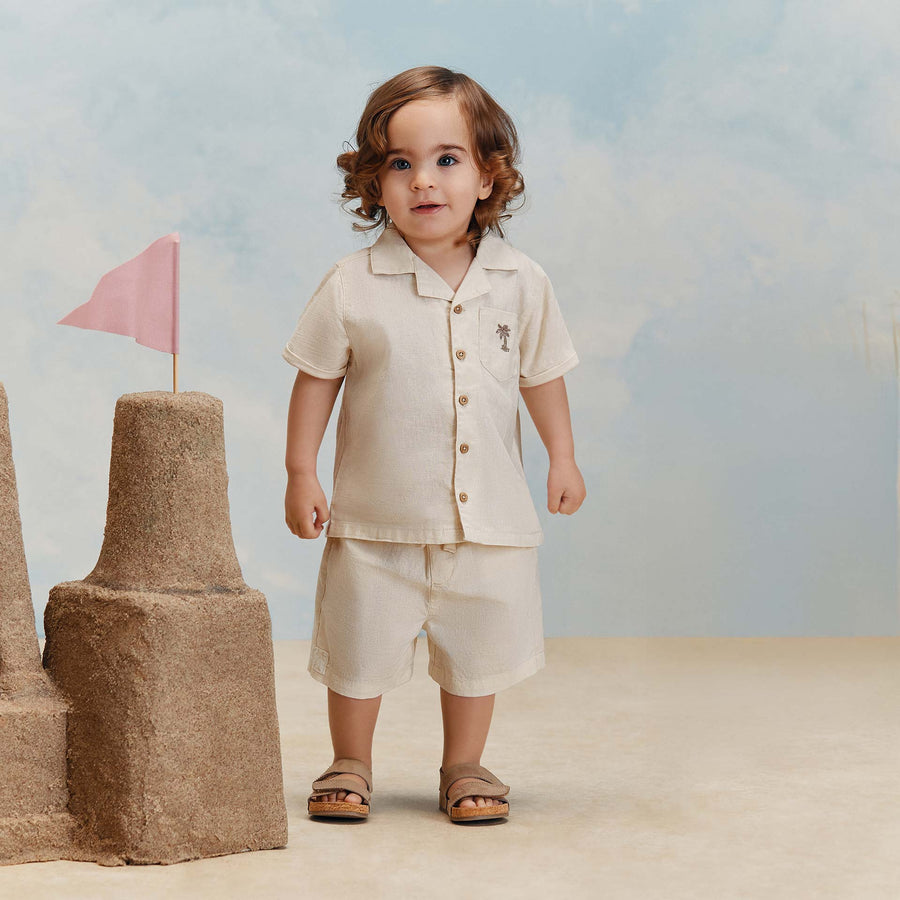 מכנסיים קצרים בגוון בז'