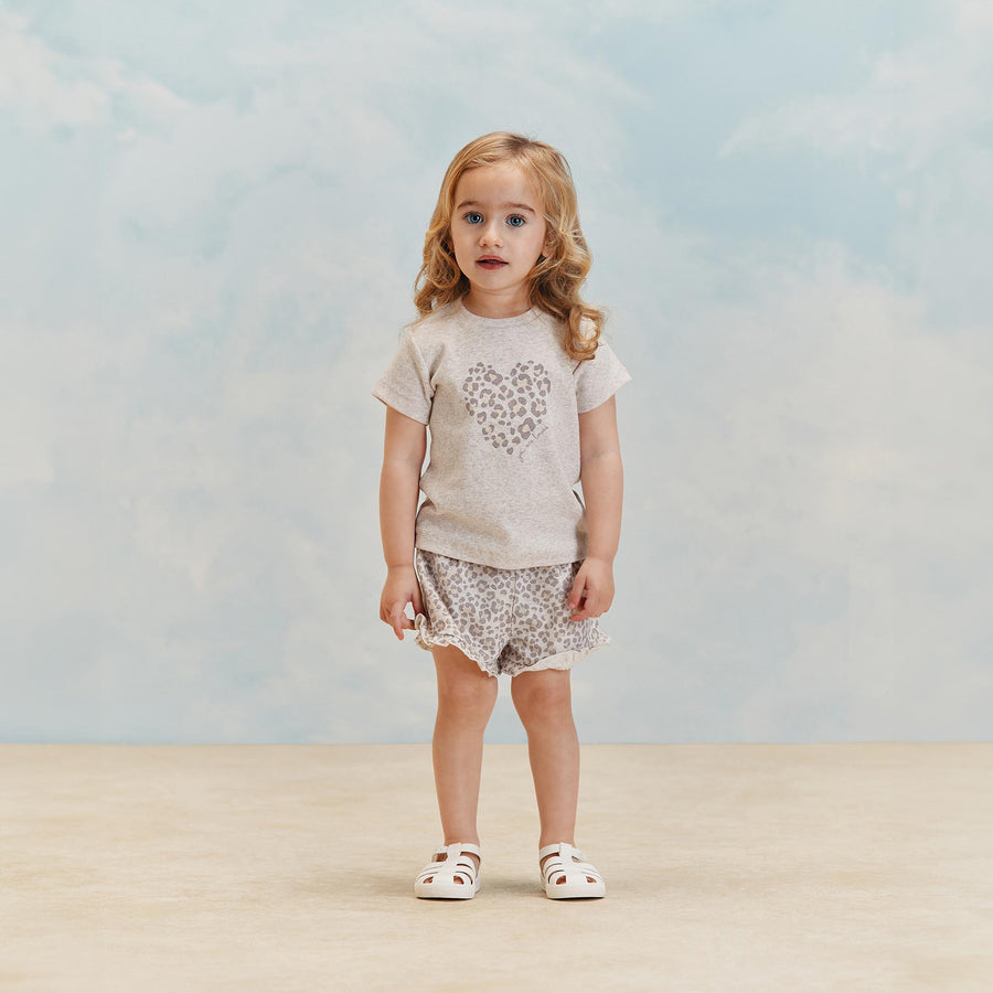 חולצה קצרה עם הדפס לב מנומר