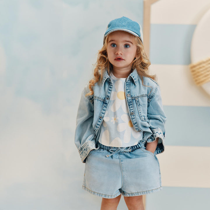 מכנסי ג'ינס קצרים