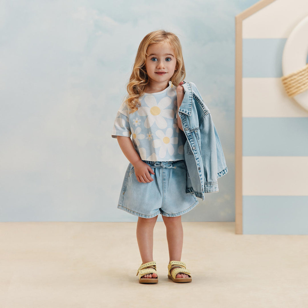 מכנסי ג'ינס קצרים