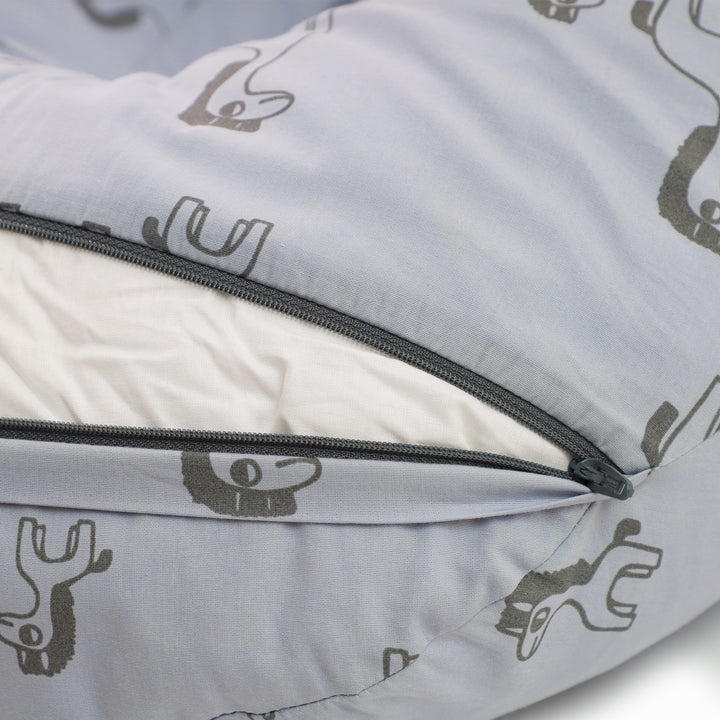 כרית הנקה זברה אפור על תכלת