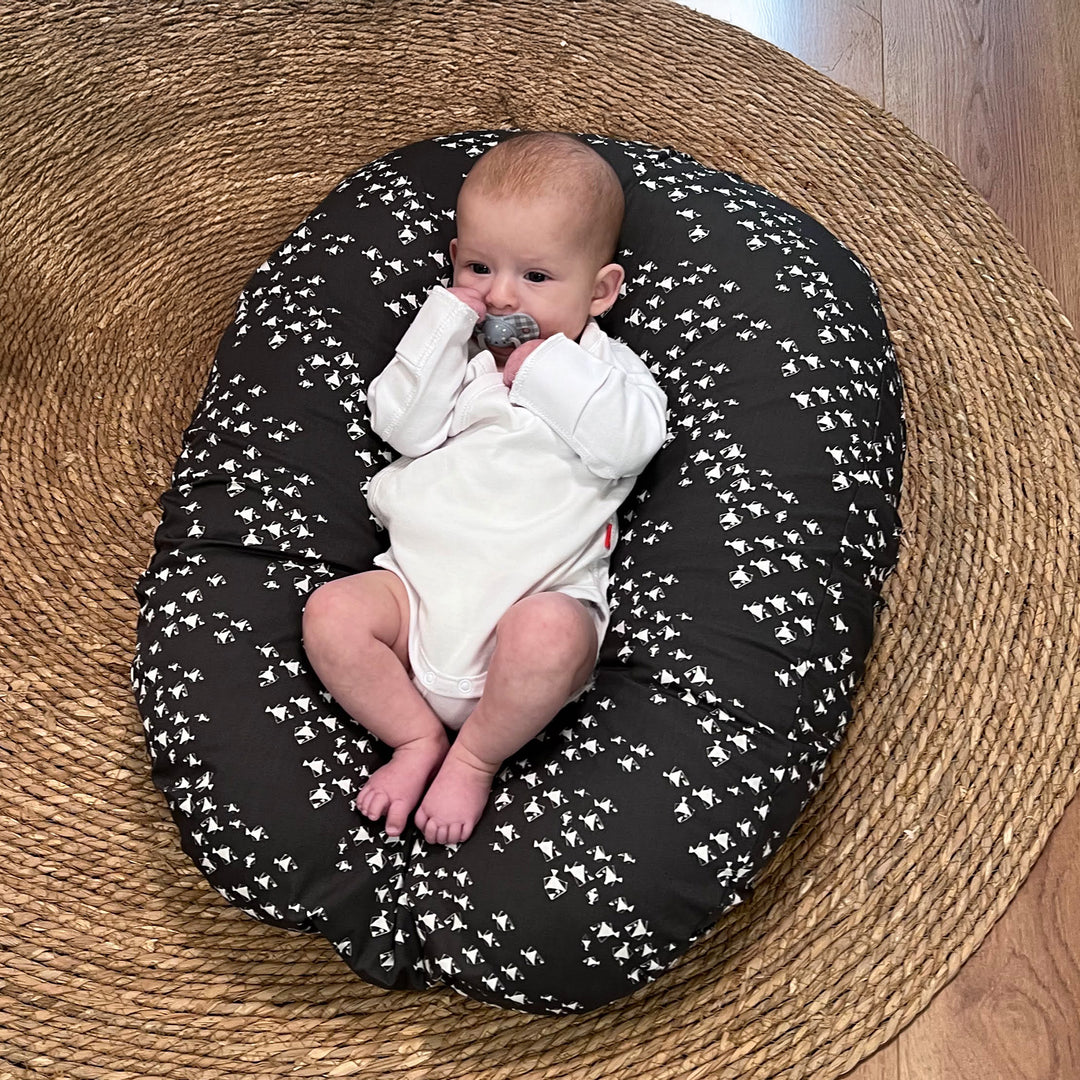 ציפית הפלא לכרית הנקה דגים לבנים על אפור