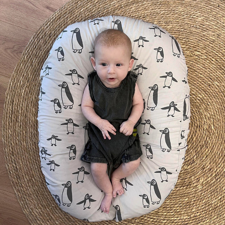 ציפית הפלא לכרית הנקה פינגווין אפור על בג'