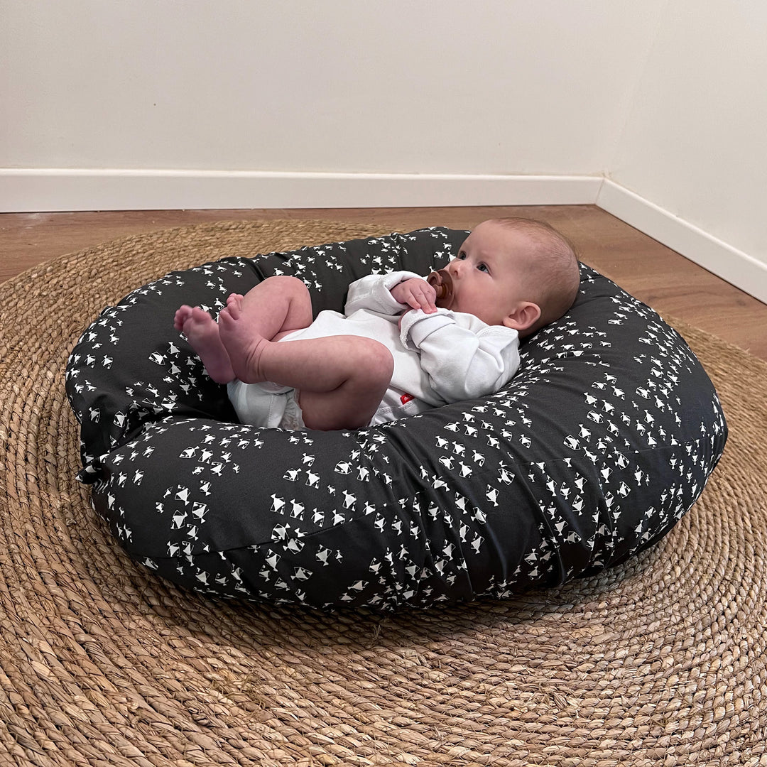 ציפית הפלא לכרית הנקה דגים לבנים על אפור