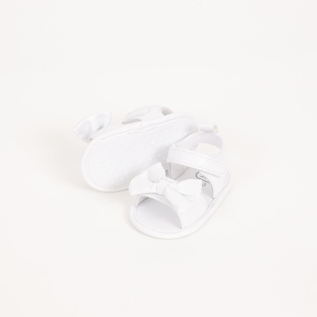 סנדלים לבנים עם פפיון