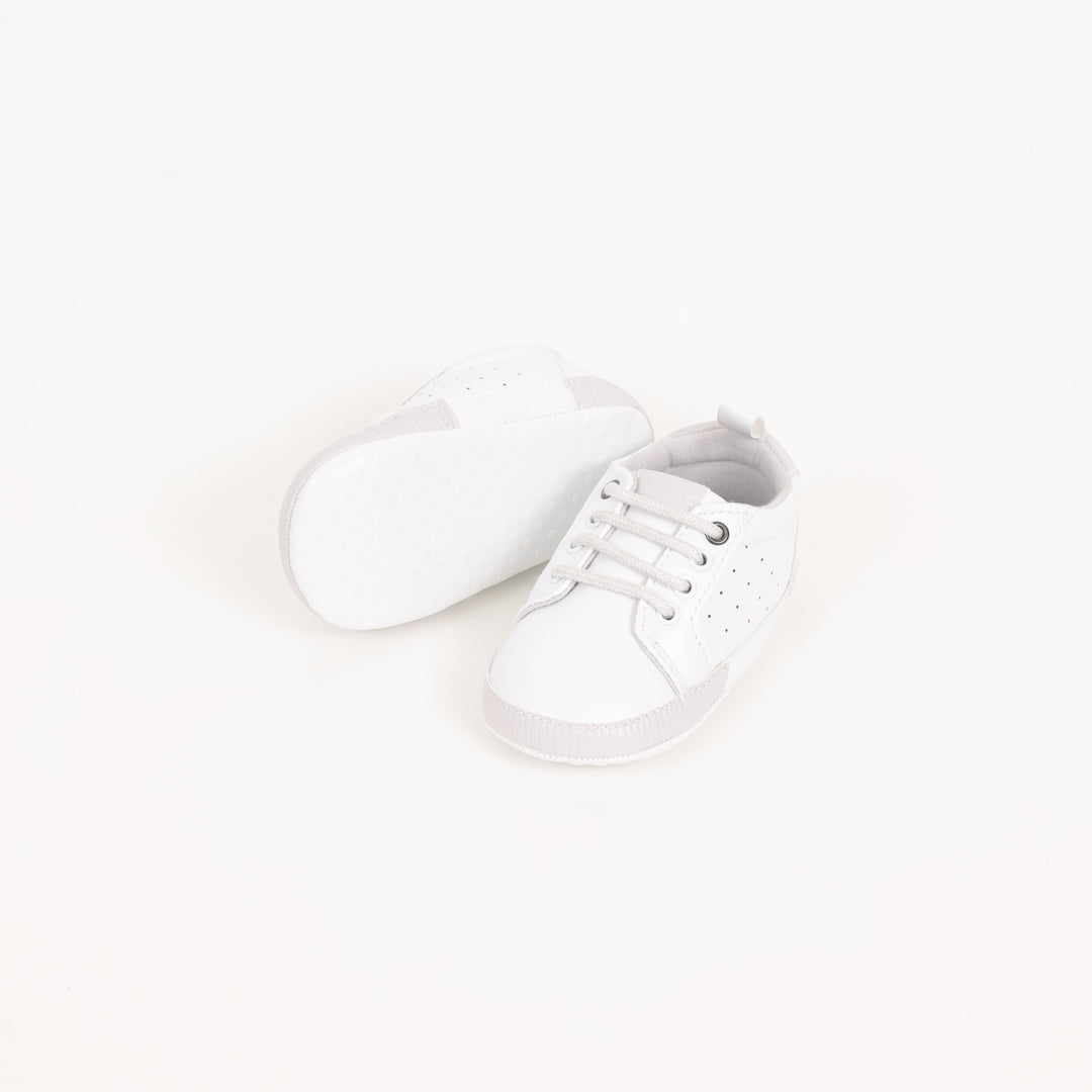 סניקרס לבנים