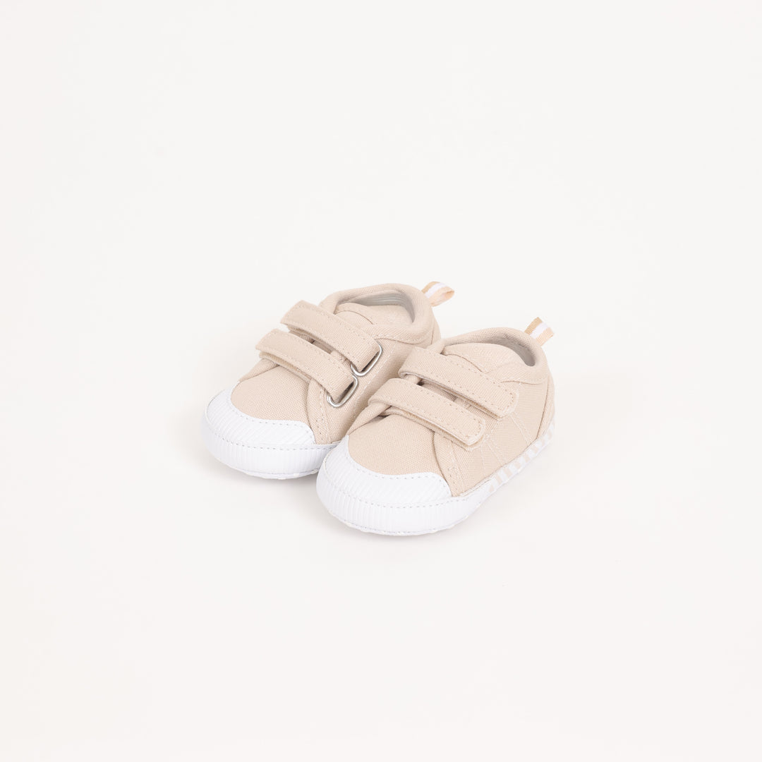 סניקרס בגוון לאטה