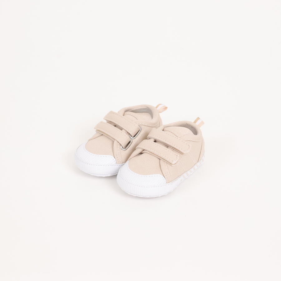 סניקרס בגוון לאטה