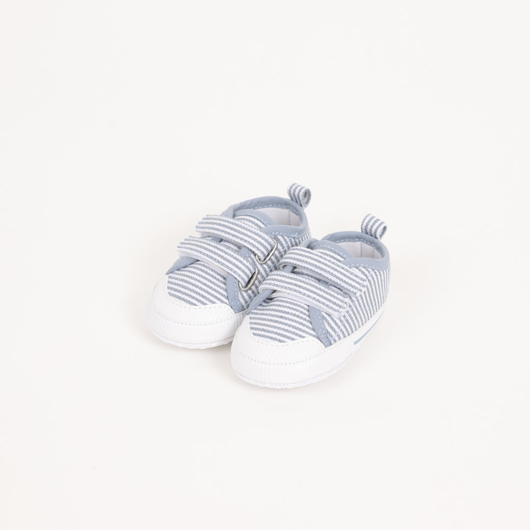 סניקרס בדוגמת פסים כחול ולבן