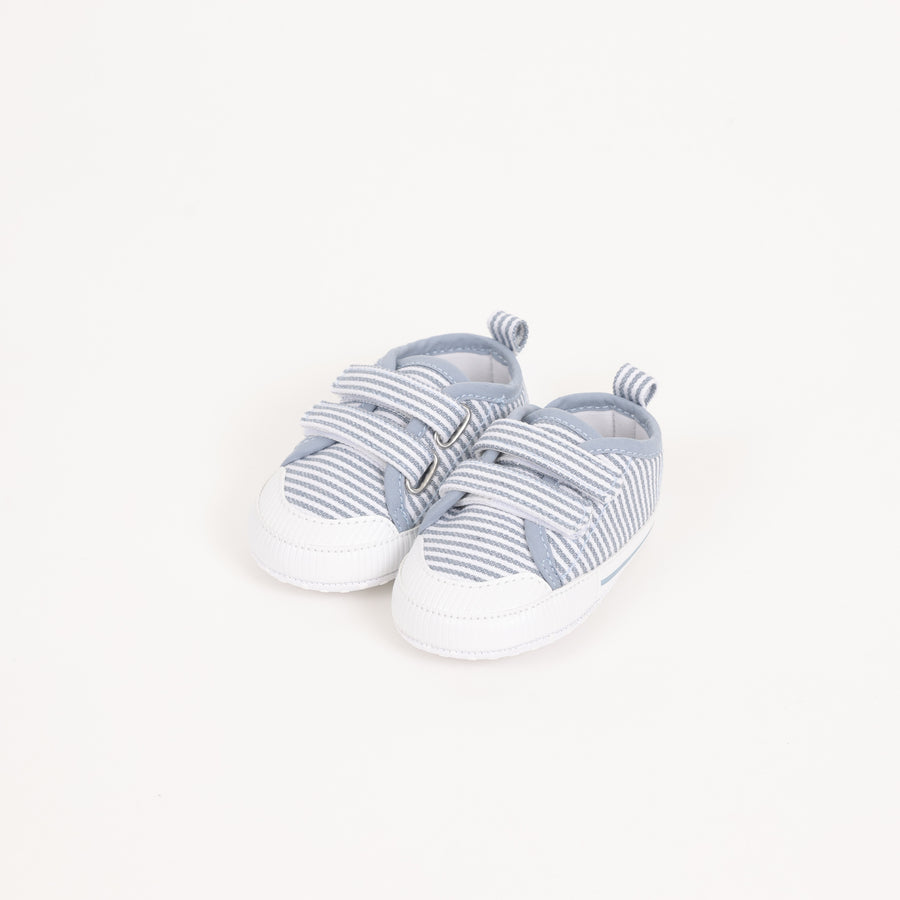 סניקרס בדוגמת פסים כחול ולבן