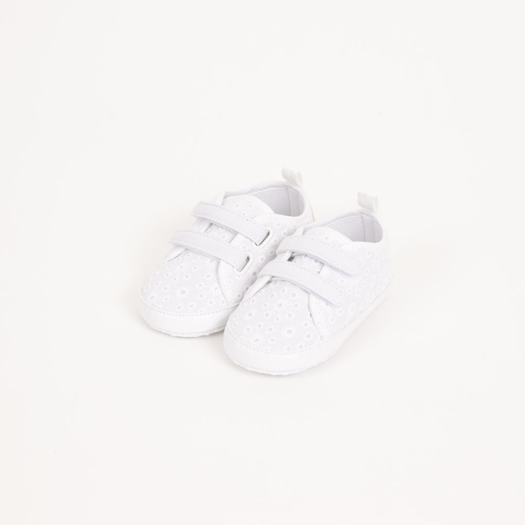 סניקרס תחרה לבנות