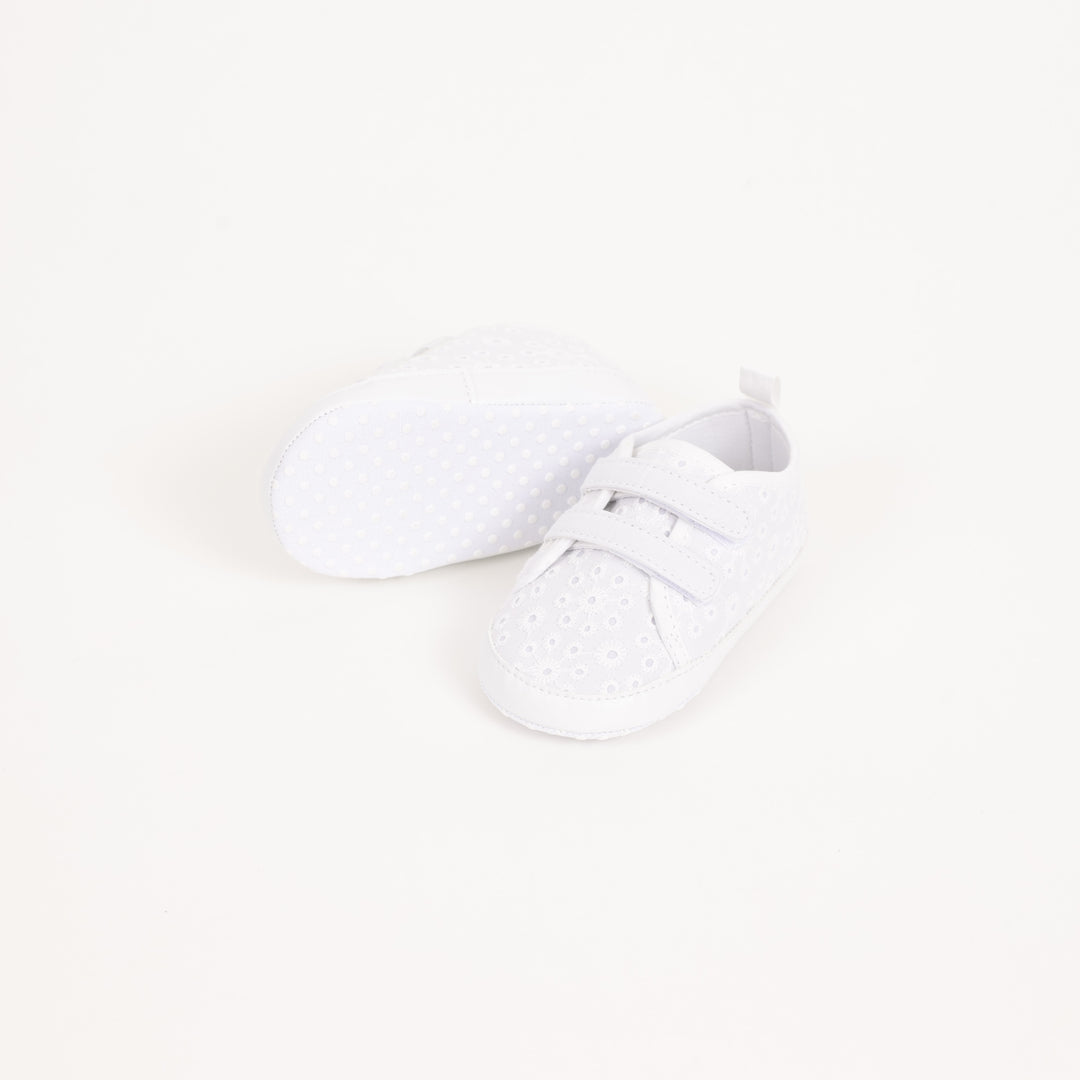 סניקרס תחרה לבנות