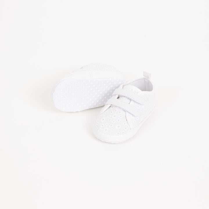 סניקרס תחרה לבנות