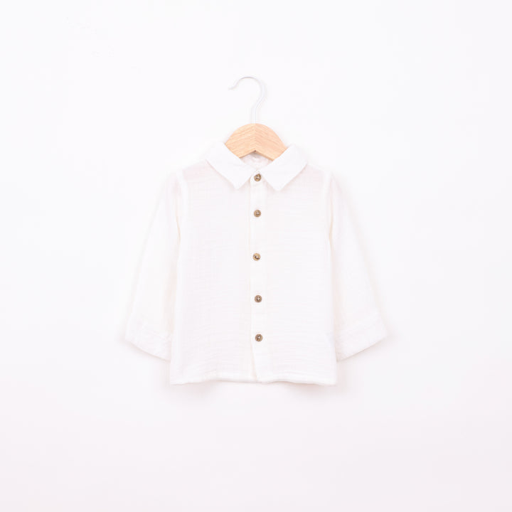 חולצה לבנה מכופתרת עם שרוול ארוך