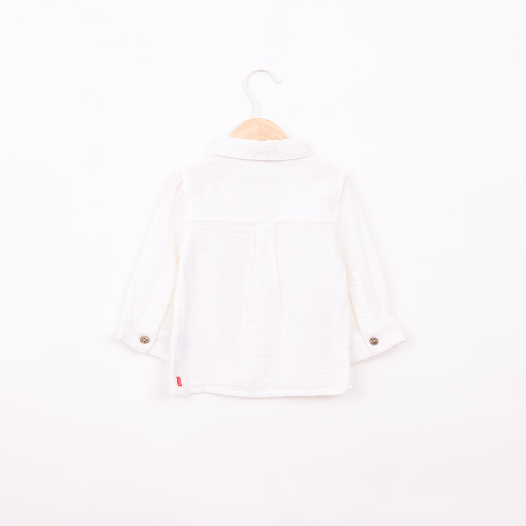 חולצה לבנה מכופתרת עם שרוול ארוך