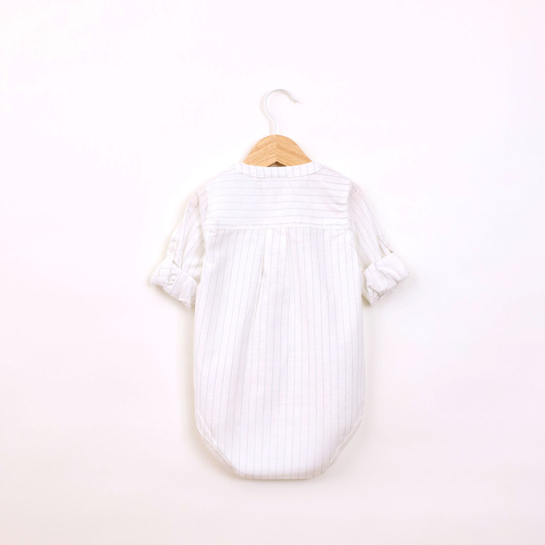 בגד גוף מכופתר בדוגמת פסים