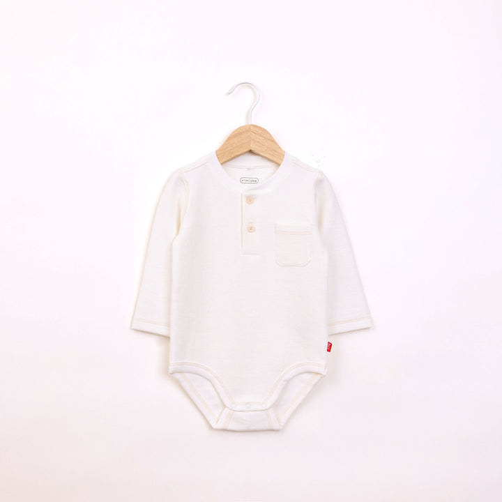 בגד גוף עם כפתורים ושרוול ארוך בגוון שמנת