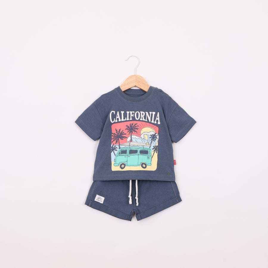 חליפת בנים קצרה